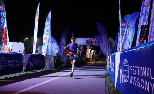 Ostatnie piątkowe zmagania na Festiwalu Biegowym. Ruszył Bieg Nocny na 7 km - 59